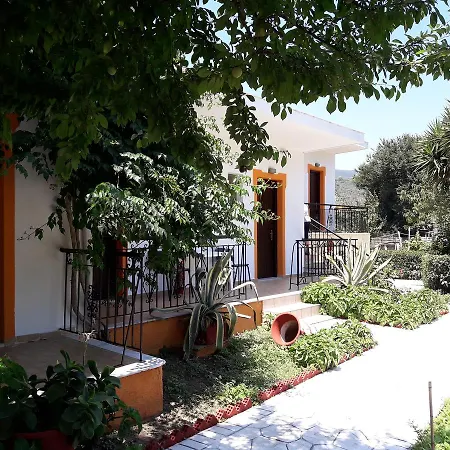 Dimitris Lägenhet *